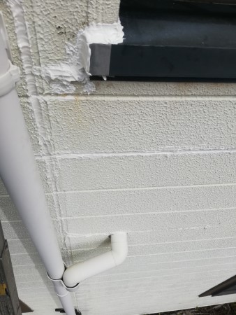 外壁　ひび割れ　コーキング補修後